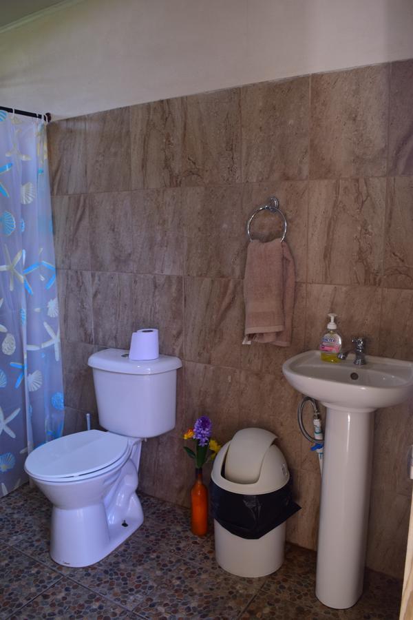 أوفيتا Casa Ballena Eco Hostel المظهر الخارجي الصورة